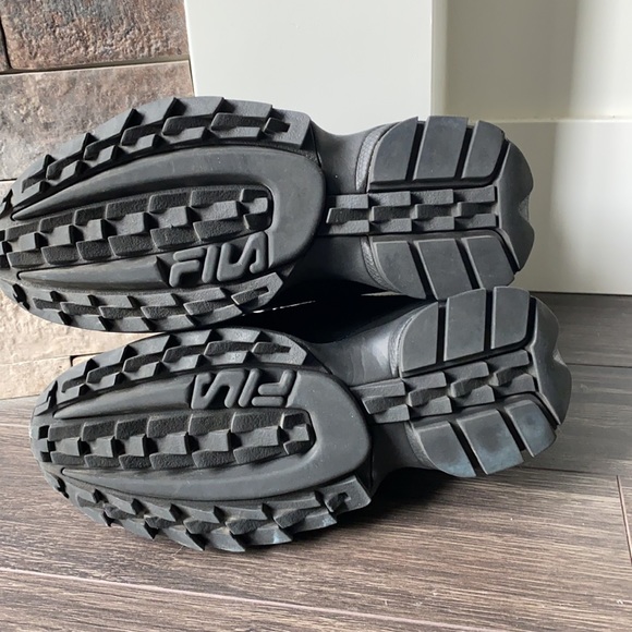 Fila Black Suede Disruptor - Picture 4 of 4